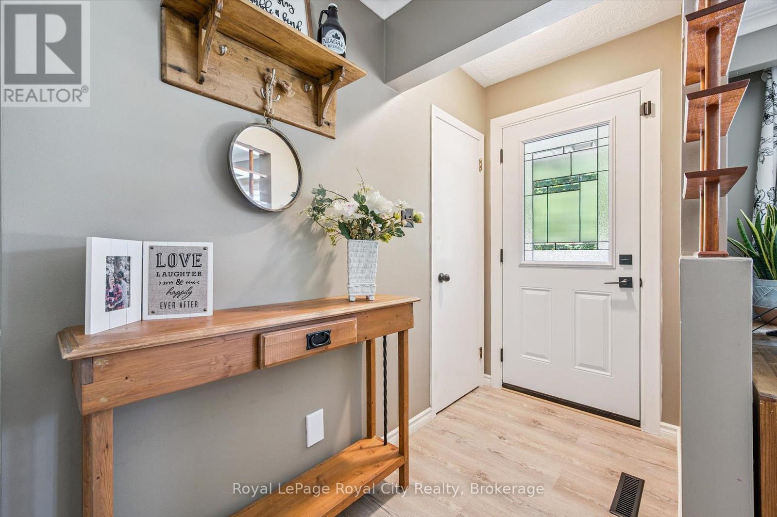 












24 JULIA DRIVE

,
Guelph (Junction/Onward Willow),




Ontario
N1H5W1

