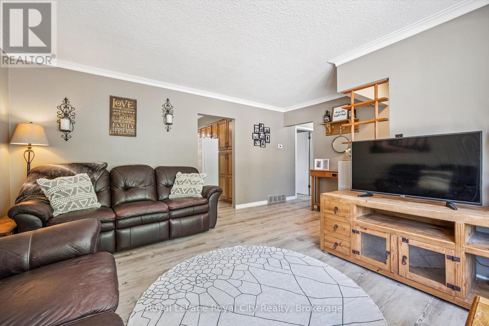 












24 JULIA DRIVE

,
Guelph (Junction/Onward Willow),




Ontario
N1H5W1

