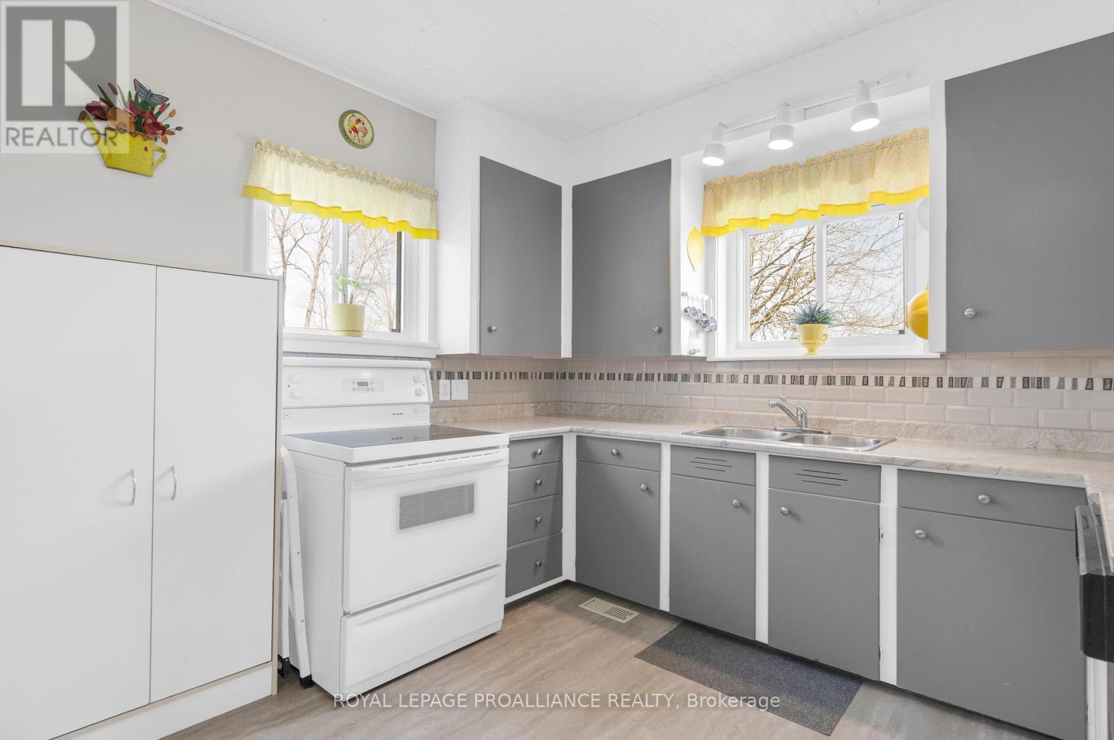 












39 PALMATEER ROAD

,
Tweed (Hungerford (Twp)),




Ontario
K0K3J0

