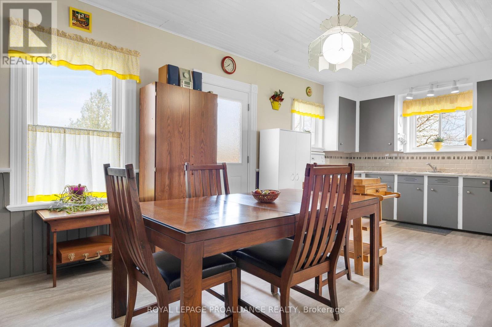 












39 PALMATEER ROAD

,
Tweed (Hungerford (Twp)),




Ontario
K0K3J0

