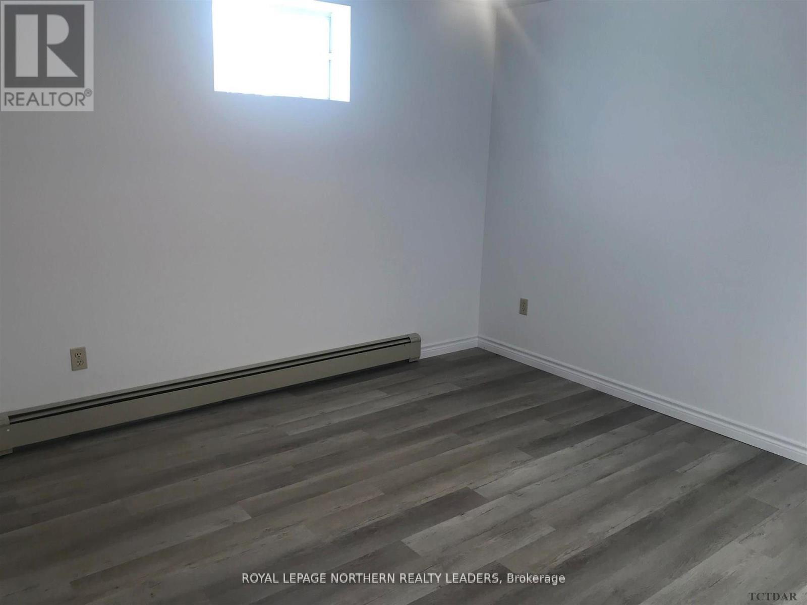 












175 MAIN STREET

,
Smooth Rock Falls (SRF),




Ontario
P4N2B0

