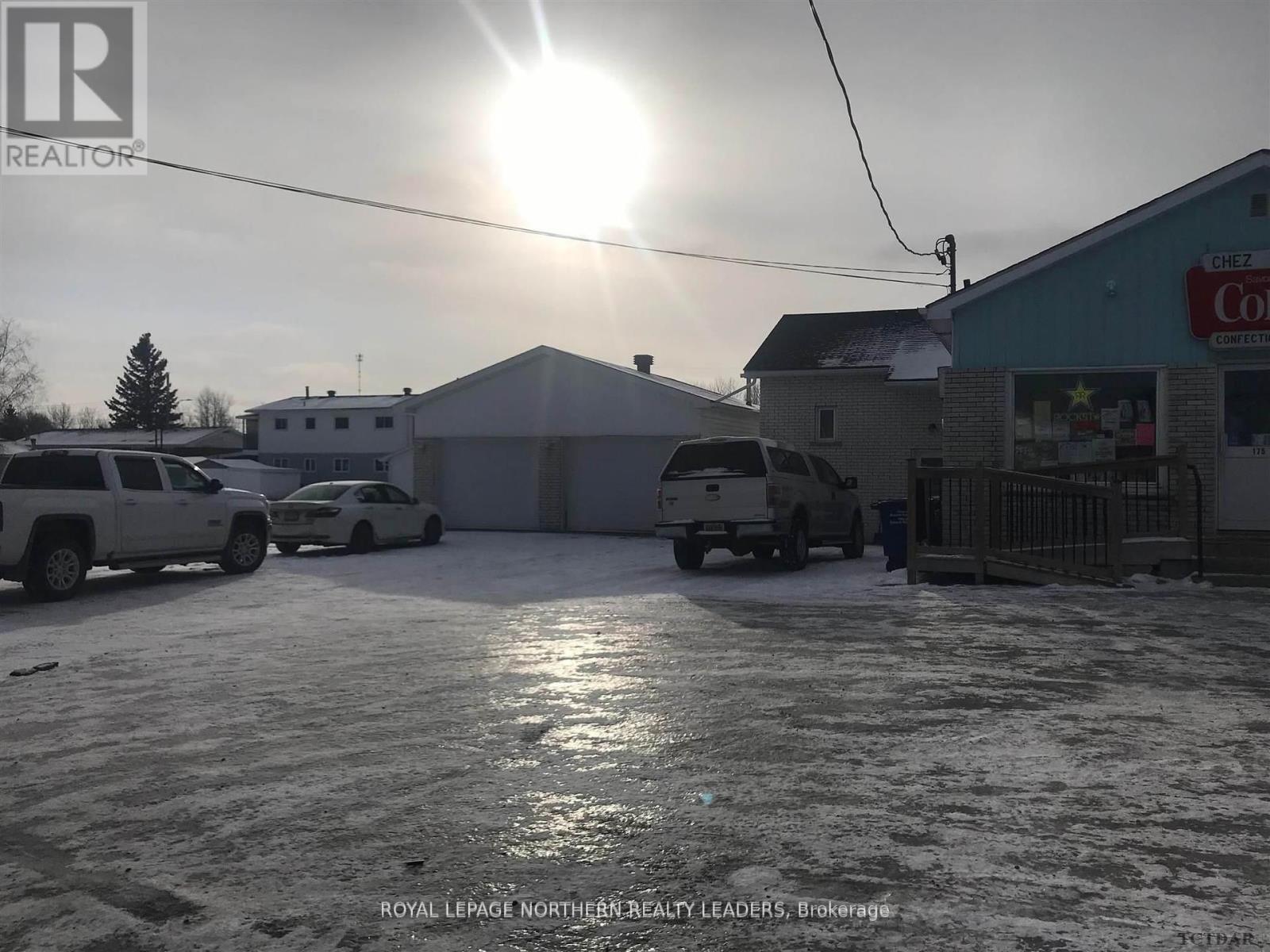 












175 MAIN STREET

,
Smooth Rock Falls (SRF),




Ontario
P4N2B0

