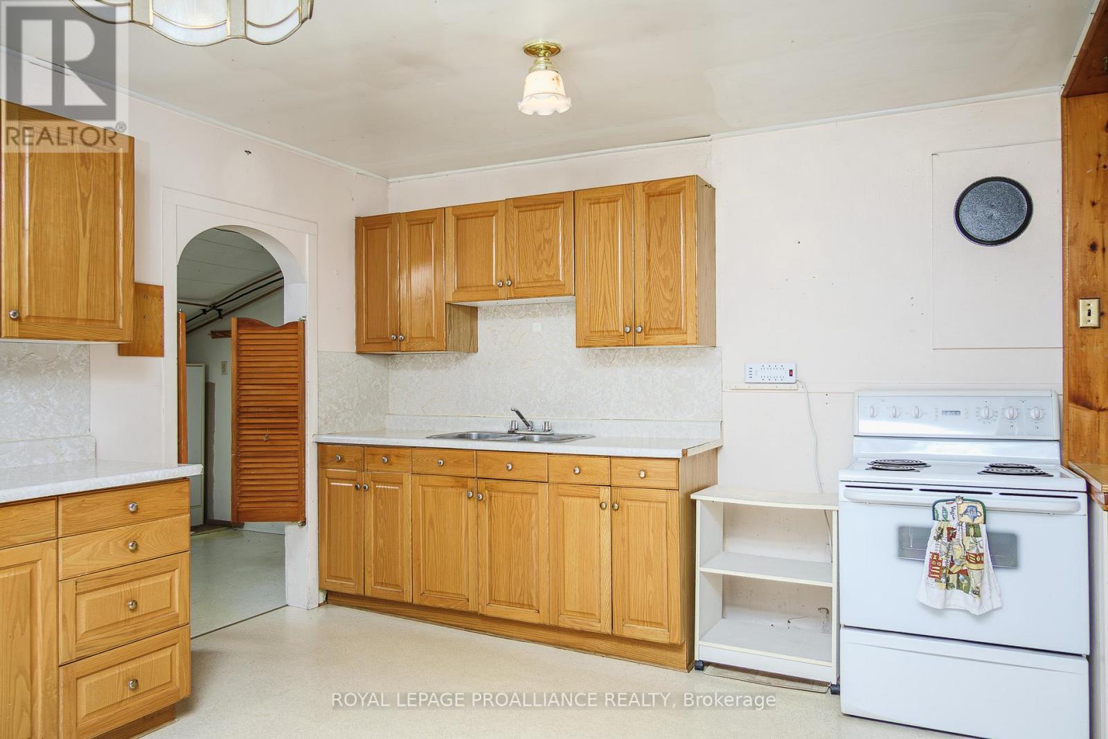 












18 JACKSON STREET

,
Quinte West (Trenton Ward),




Ontario
K8V1Z7

