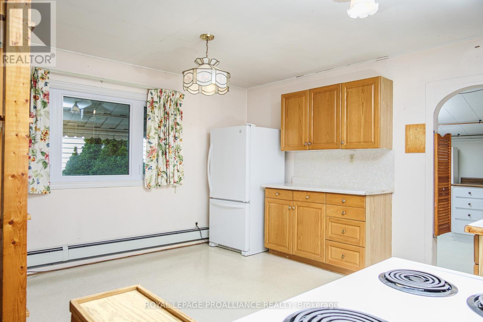 












18 JACKSON STREET

,
Quinte West (Trenton Ward),




Ontario
K8V1Z7

