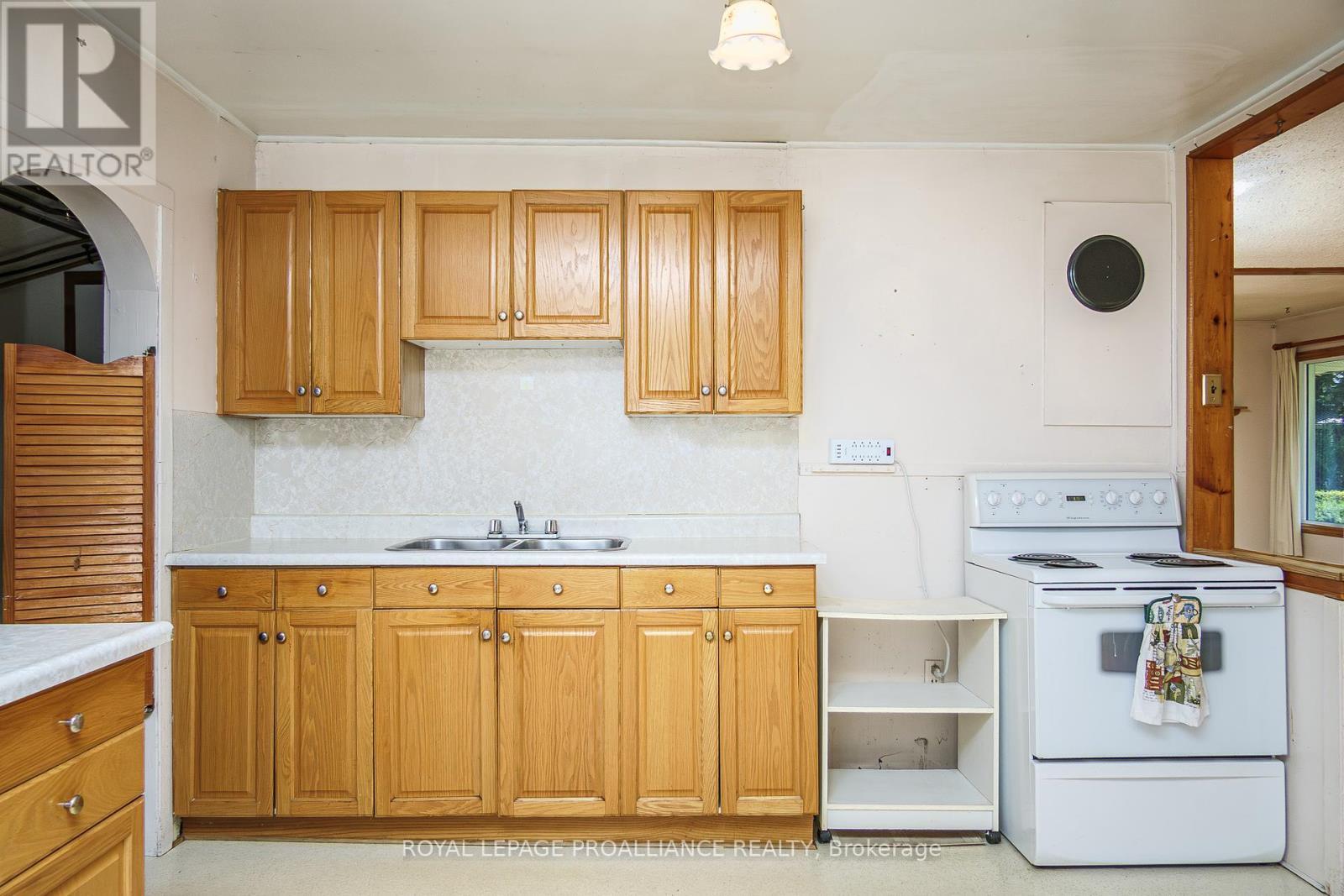 












18 JACKSON STREET

,
Quinte West (Trenton Ward),




Ontario
K8V1Z7

