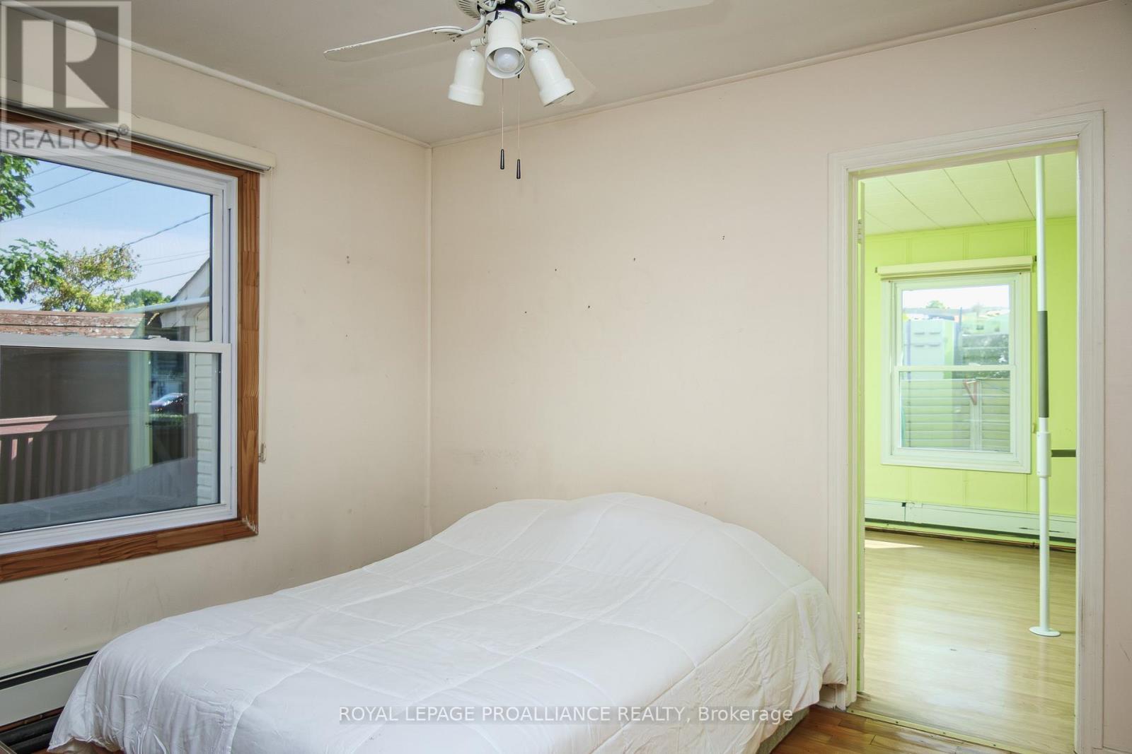 












18 JACKSON STREET

,
Quinte West (Trenton Ward),




Ontario
K8V1Z7

