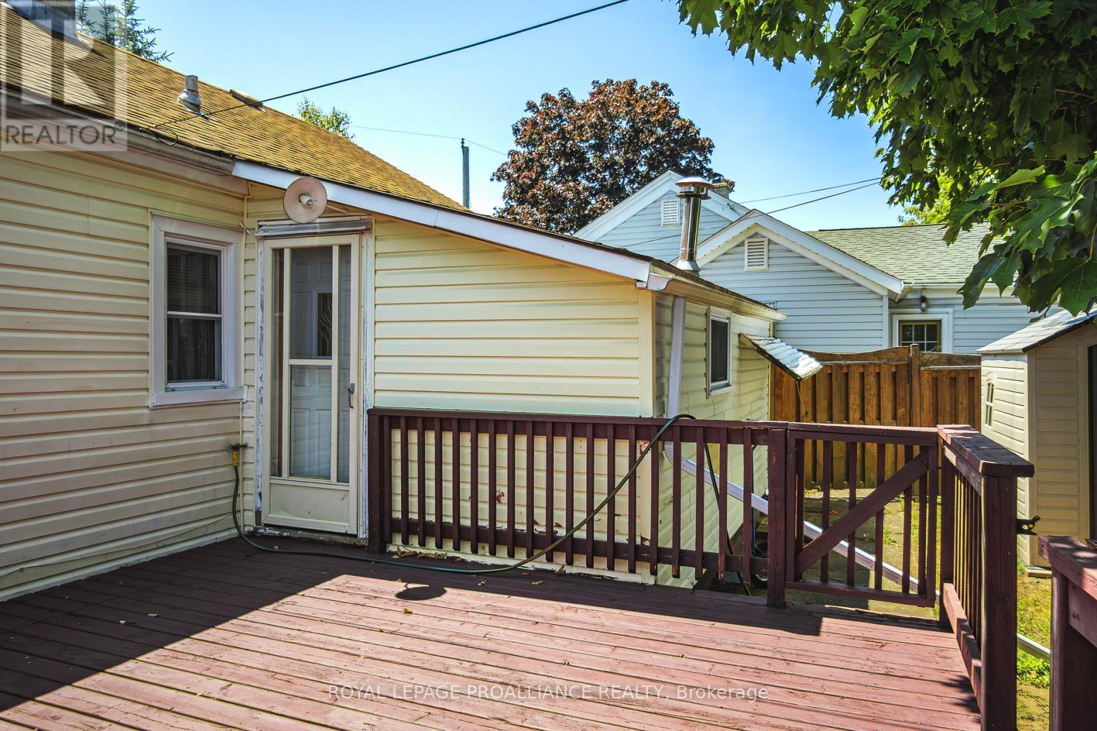 












18 JACKSON STREET

,
Quinte West (Trenton Ward),




Ontario
K8V1Z7


