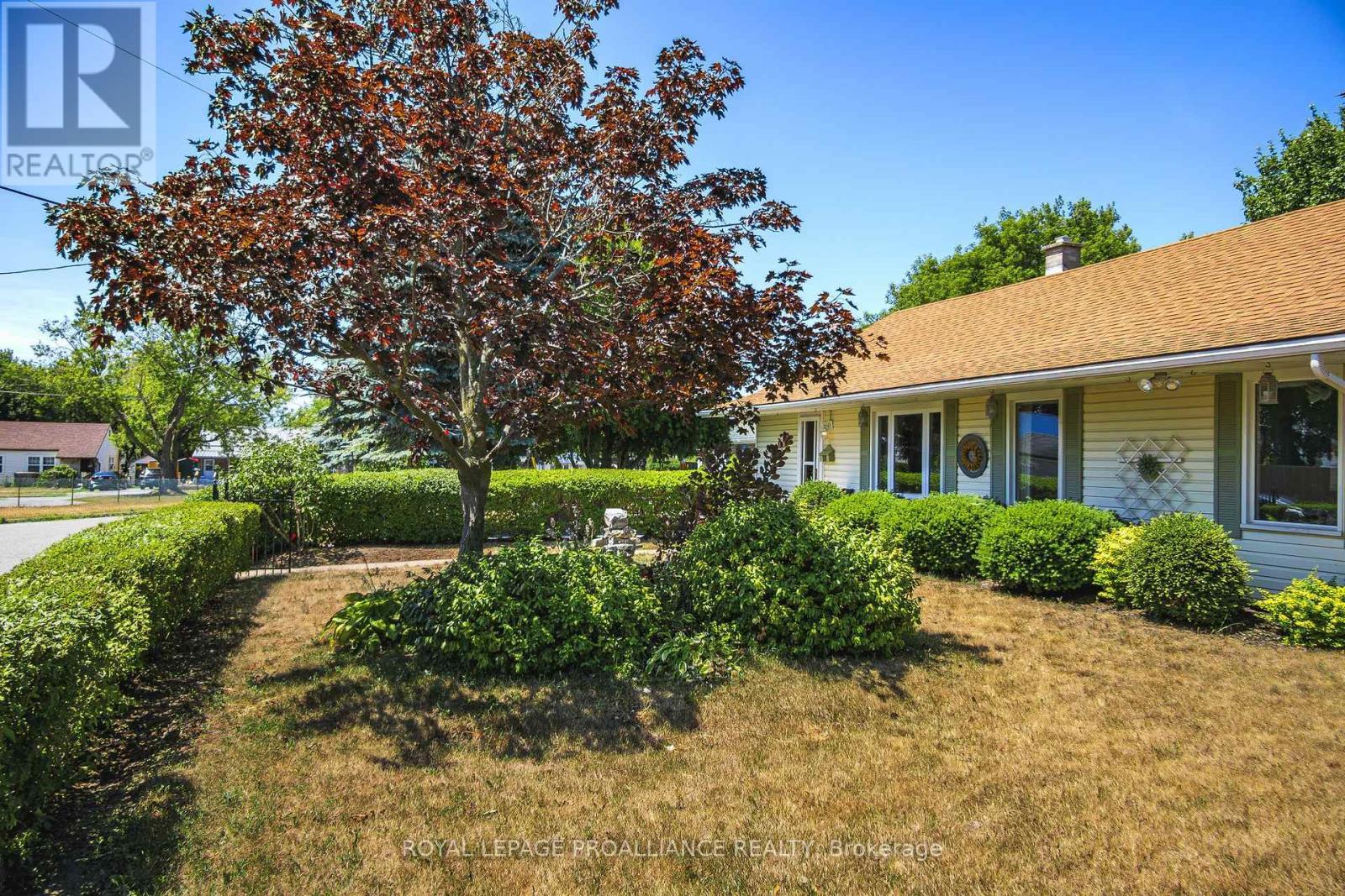 












18 JACKSON STREET

,
Quinte West (Trenton Ward),




Ontario
K8V1Z7

