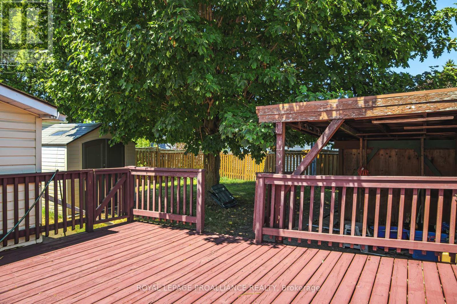 












18 JACKSON STREET

,
Quinte West (Trenton Ward),




Ontario
K8V1Z7

