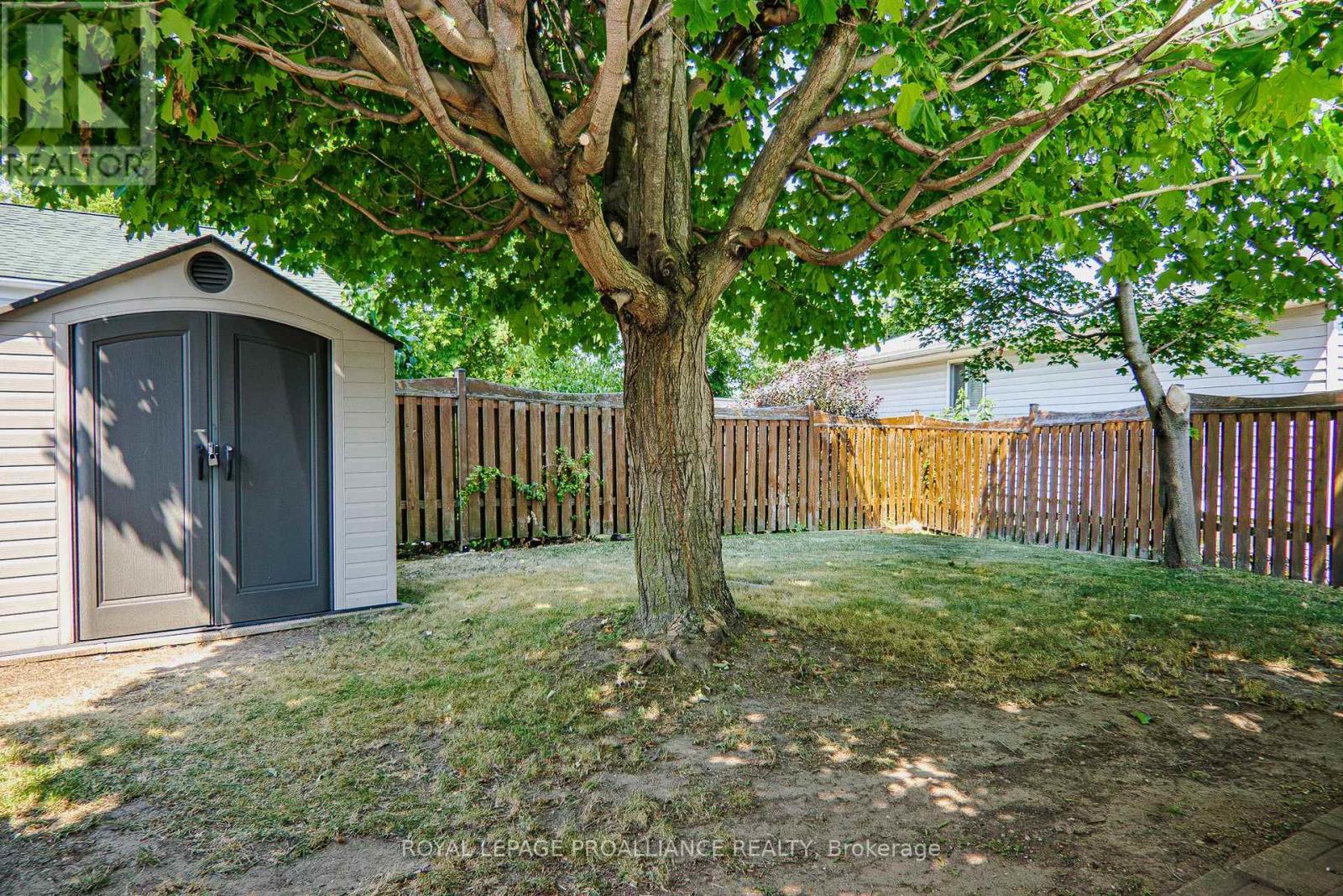 












18 JACKSON STREET

,
Quinte West (Trenton Ward),




Ontario
K8V1Z7

