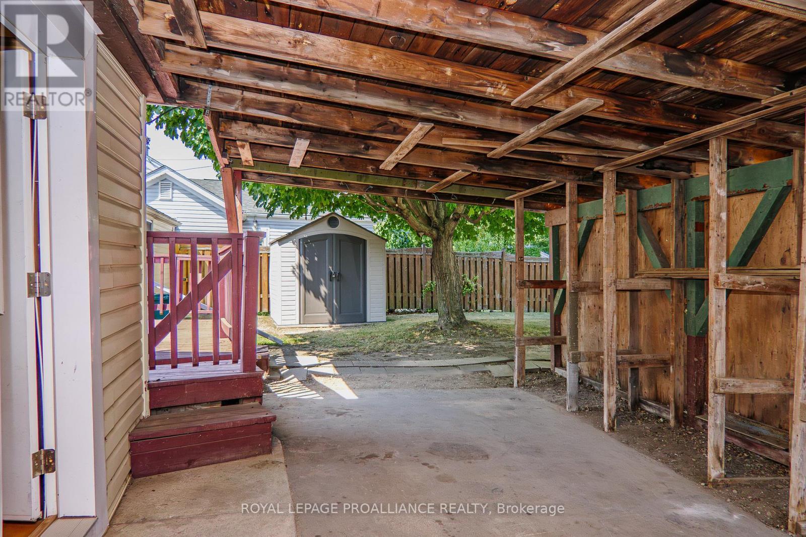 












18 JACKSON STREET

,
Quinte West (Trenton Ward),




Ontario
K8V1Z7


