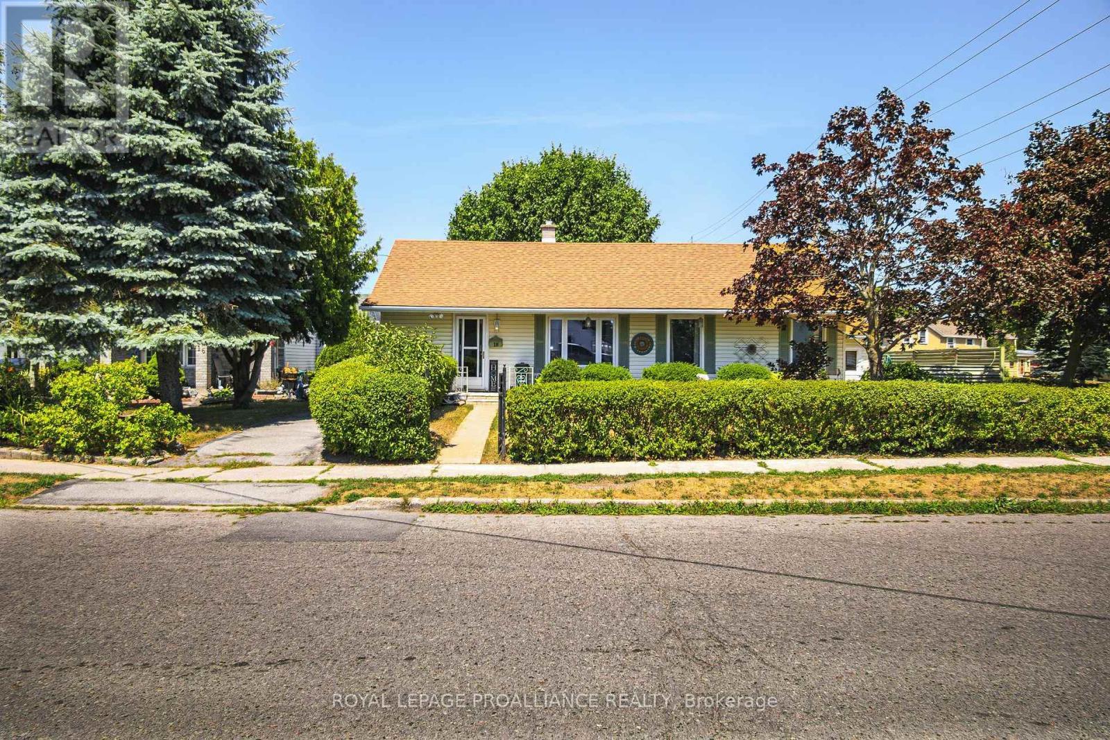 












18 JACKSON STREET

,
Quinte West (Trenton Ward),




Ontario
K8V1Z7

