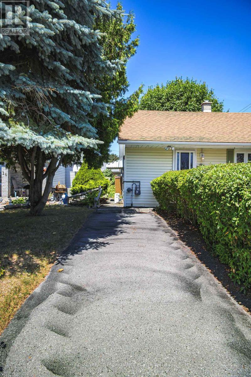












18 JACKSON STREET

,
Quinte West (Trenton Ward),




Ontario
K8V1Z7

