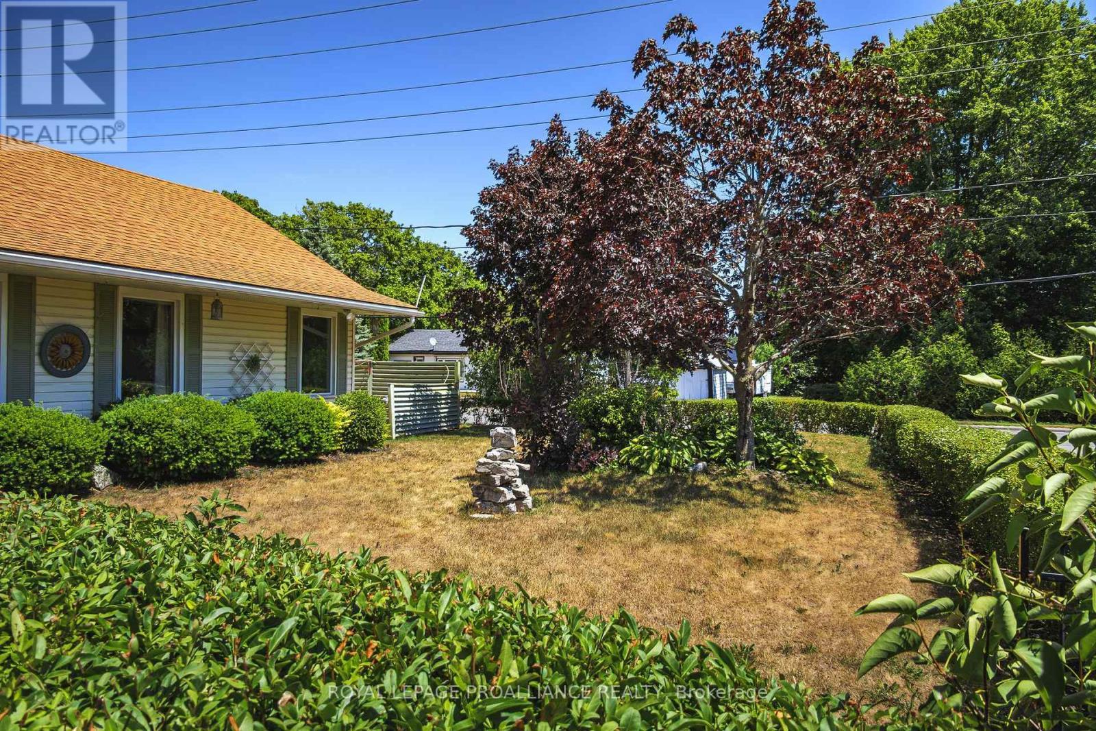 












18 JACKSON STREET

,
Quinte West (Trenton Ward),




Ontario
K8V1Z7

