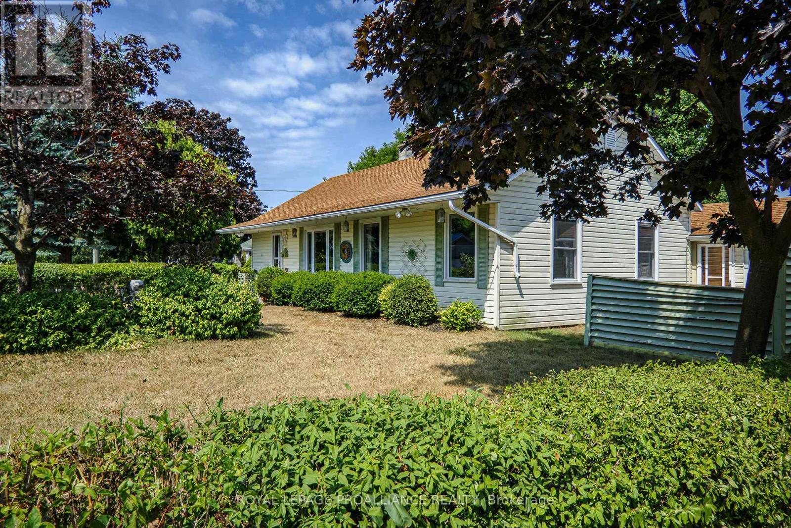 












18 JACKSON STREET

,
Quinte West (Trenton Ward),




Ontario
K8V1Z7

