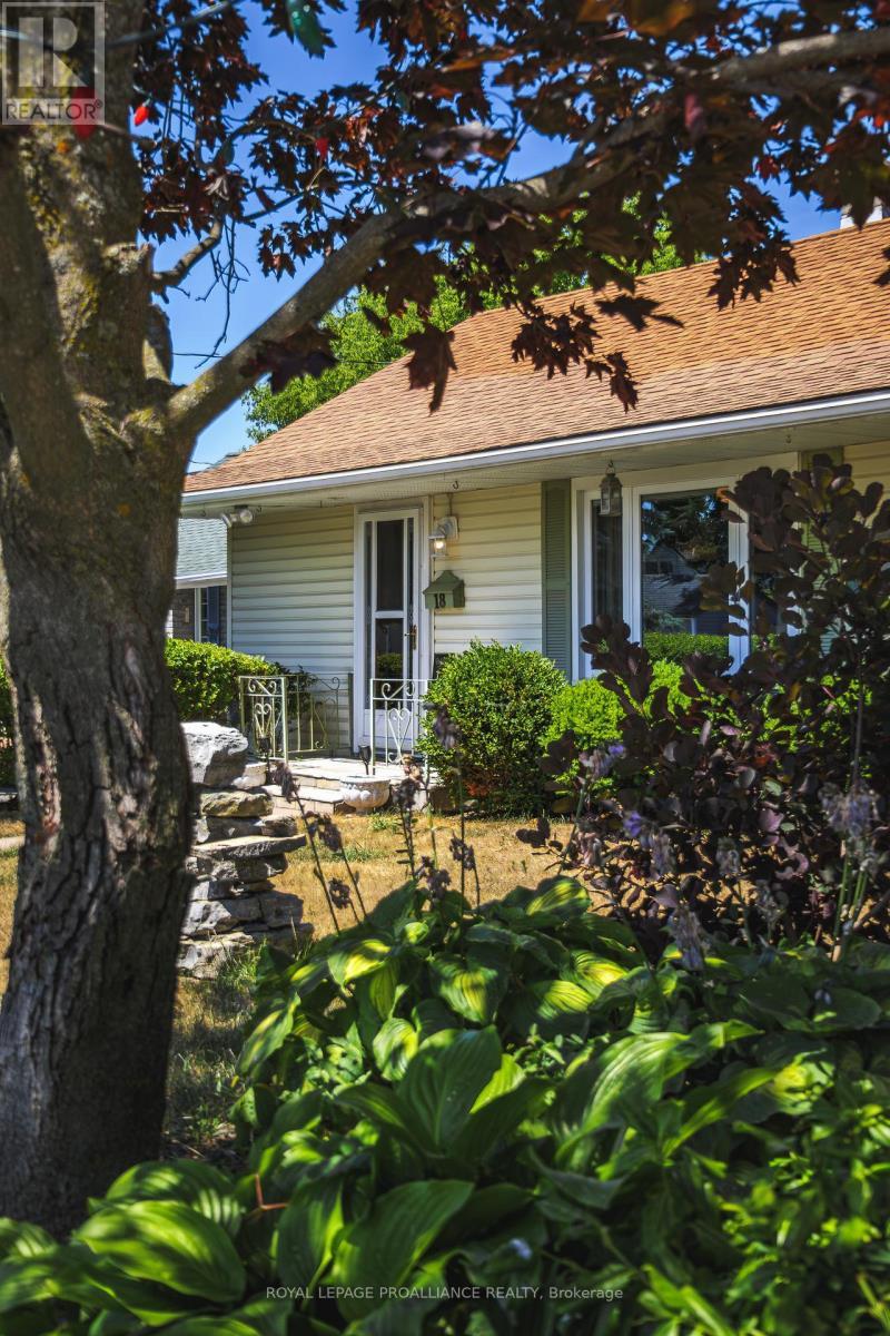 












18 JACKSON STREET

,
Quinte West (Trenton Ward),




Ontario
K8V1Z7

