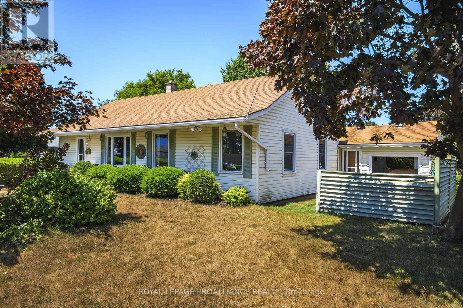 












18 JACKSON STREET

,
Quinte West (Trenton Ward),




Ontario
K8V1Z7

