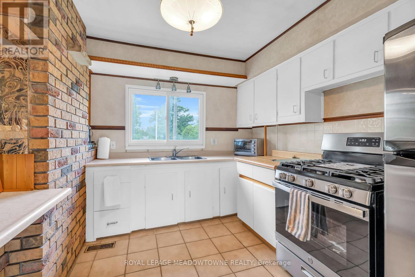 












9483 WELLINGTON RD 124

,
Erin,




Ontario
N0B1T0

