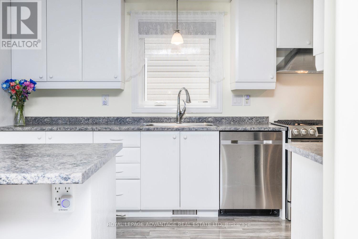 












42 CODE CRESCENT

,
Smiths Falls,




Ontario
K7A0A9


