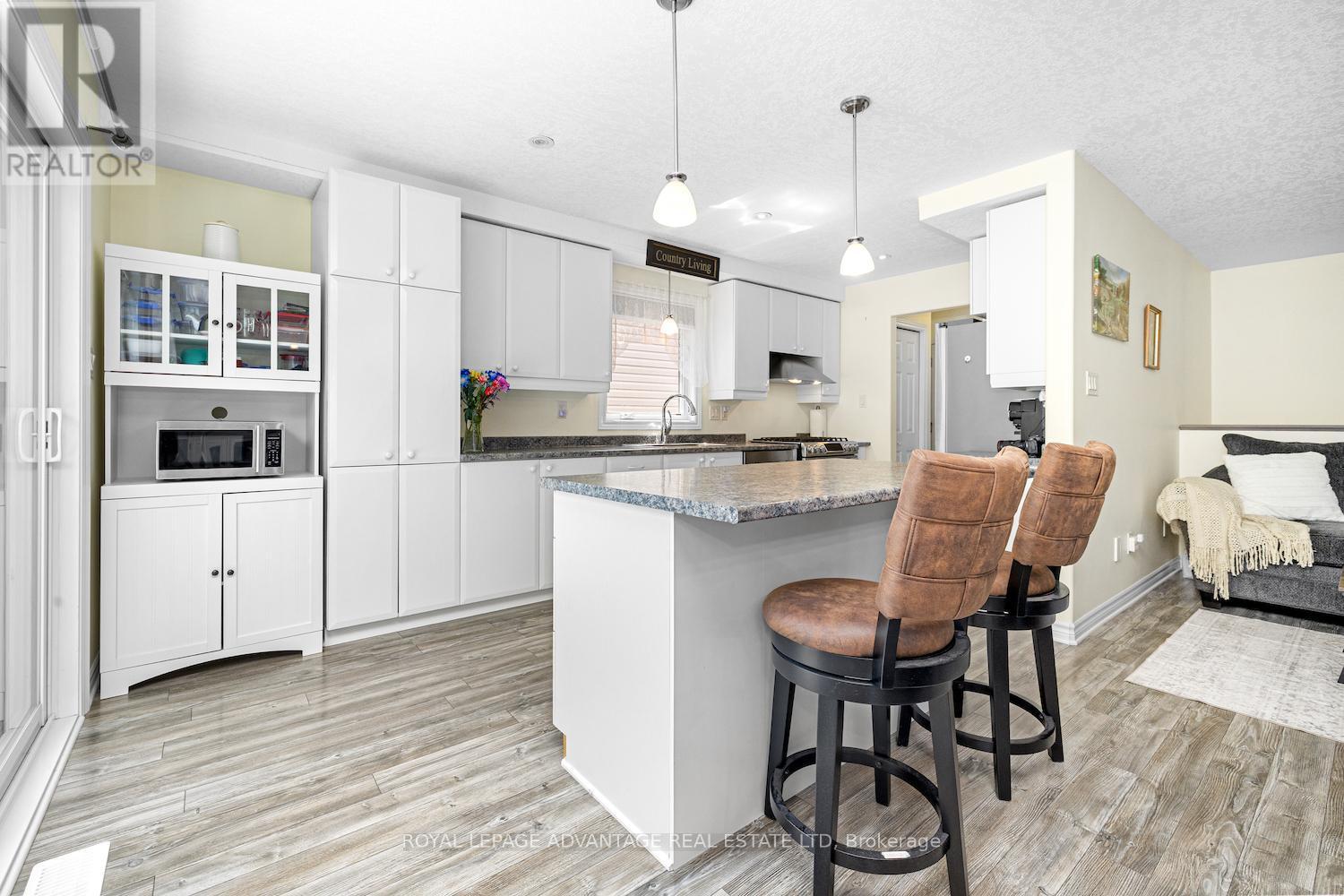 












42 CODE CRESCENT

,
Smiths Falls,




Ontario
K7A0A9

