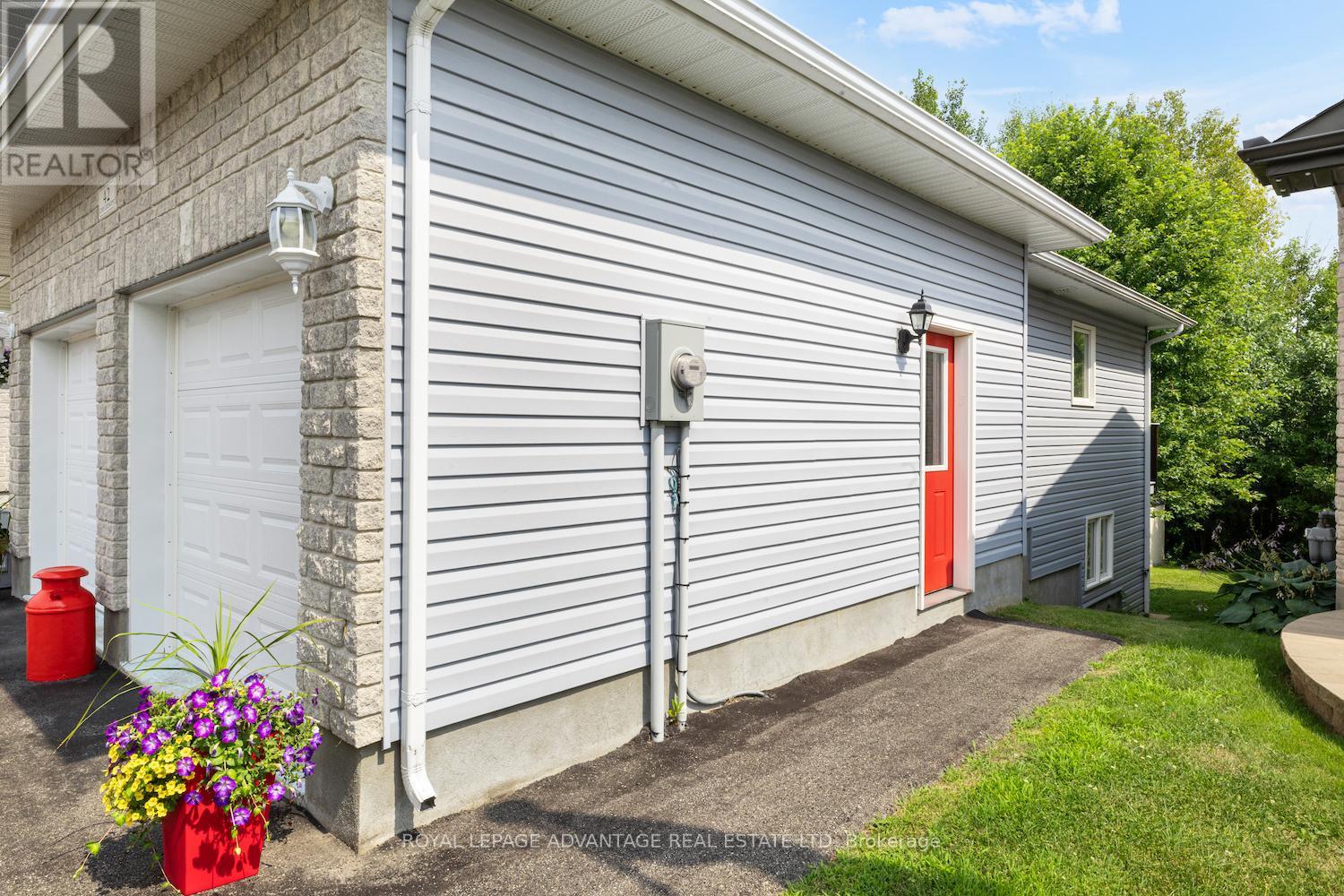 












42 CODE CRESCENT

,
Smiths Falls,




Ontario
K7A0A9

