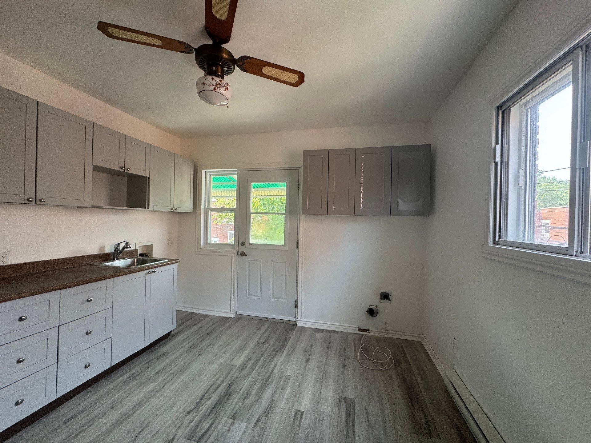 









1292


Rue Rolland

,
Montréal (Verdun/Île-des-Soeurs),




QC
H4H2G4

