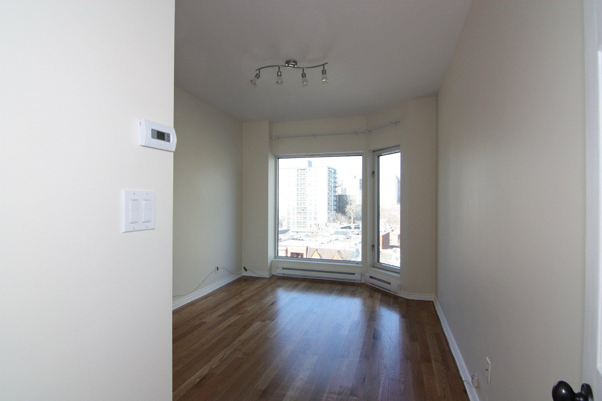 









1080


Rue St-Mathieu

, 802,
Montréal (Ville-Marie),




QC
H3H2S8

