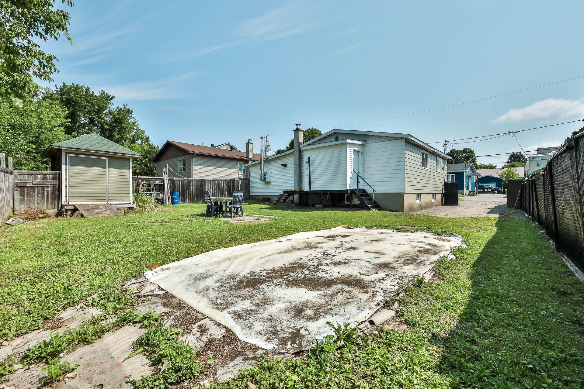 









235


Rue McPike

,
Gatineau (Buckingham),




QC
J8L2J2

