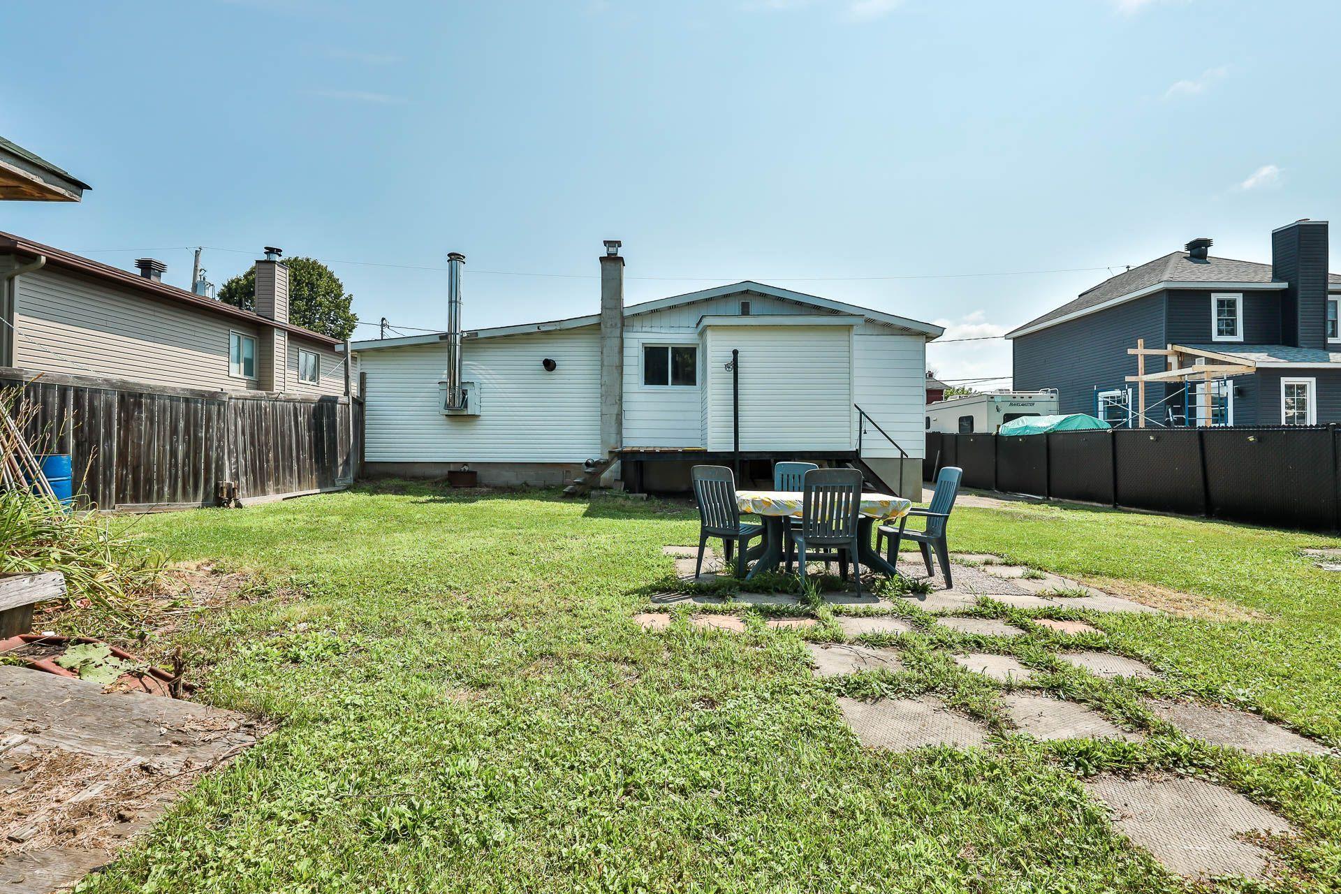 









235


Rue McPike

,
Gatineau (Buckingham),




QC
J8L2J2

