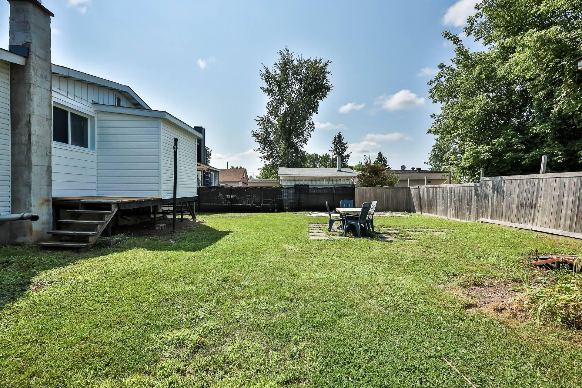 









235


Rue McPike

,
Gatineau (Buckingham),




QC
J8L2J2

