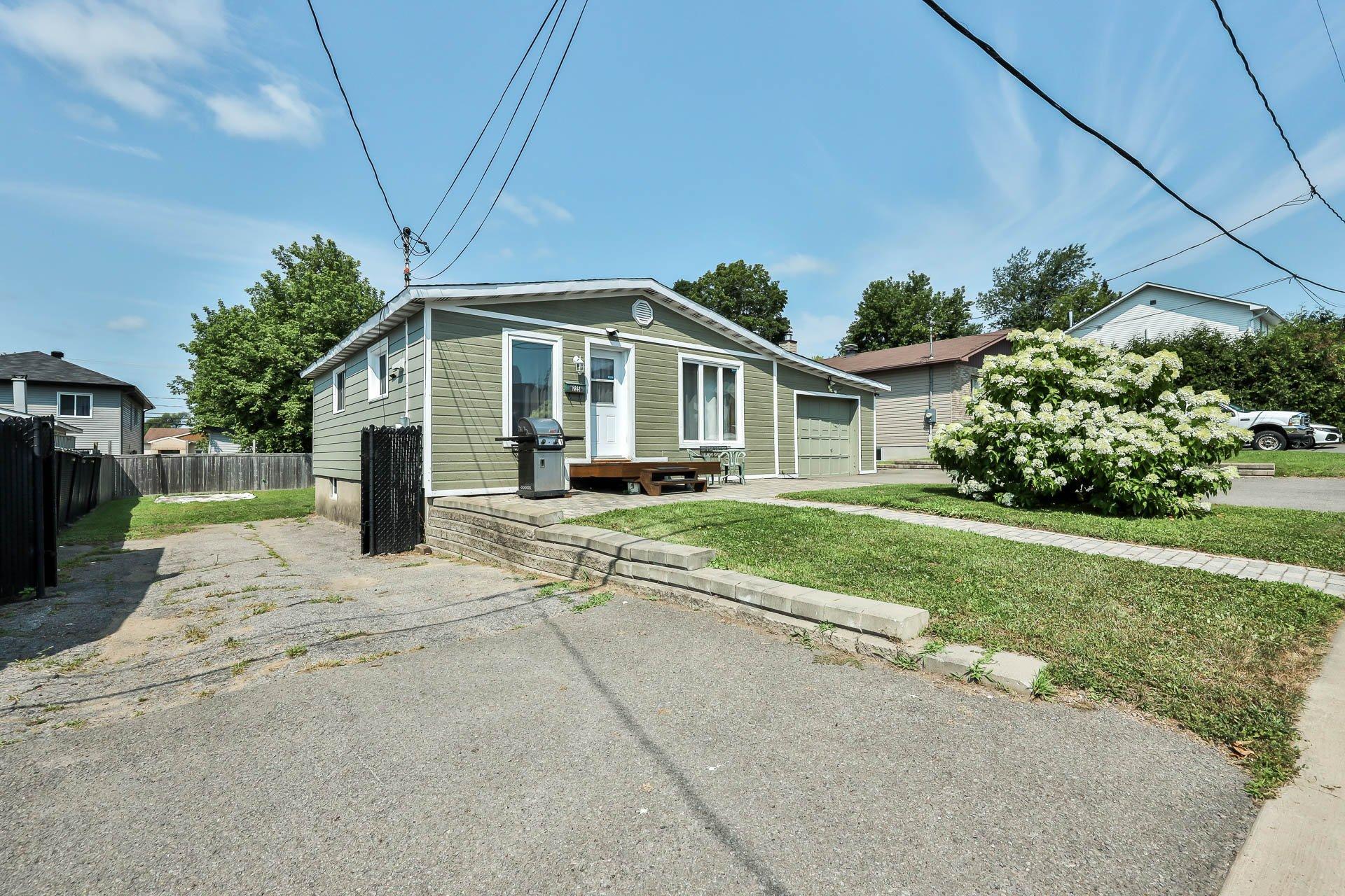 









235


Rue McPike

,
Gatineau (Buckingham),




QC
J8L2J2

