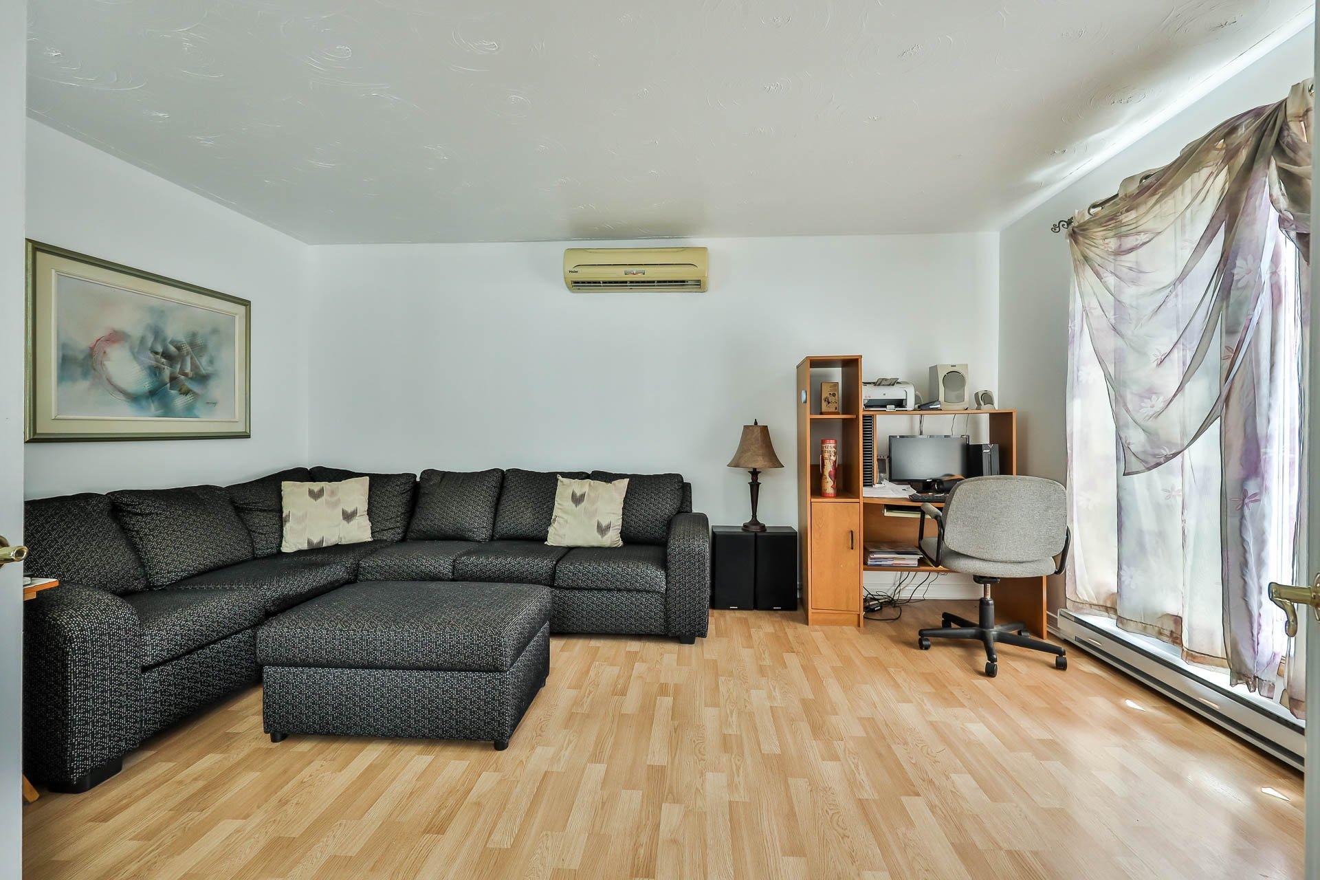 









235


Rue McPike

,
Gatineau (Buckingham),




QC
J8L2J2


