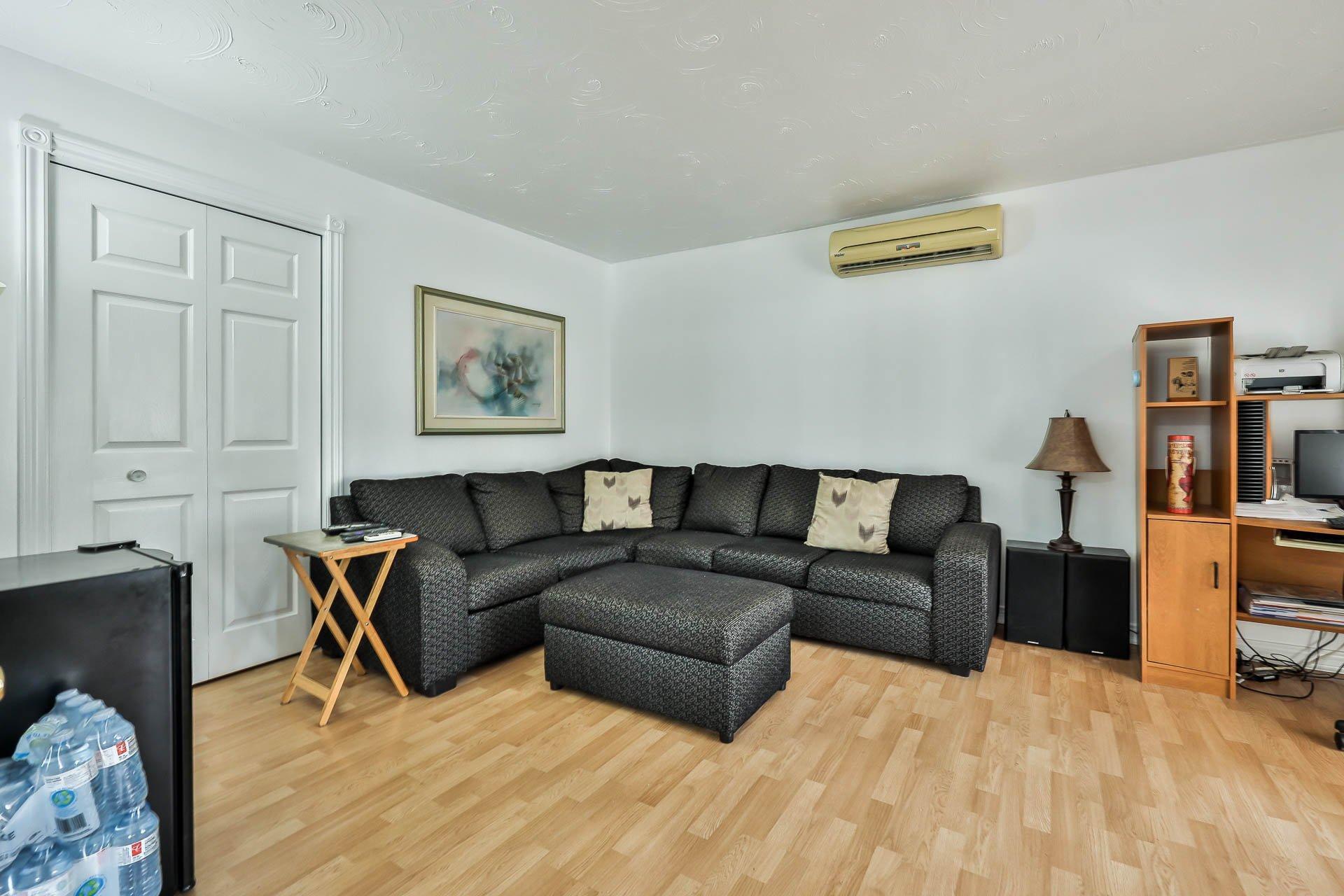 









235


Rue McPike

,
Gatineau (Buckingham),




QC
J8L2J2

