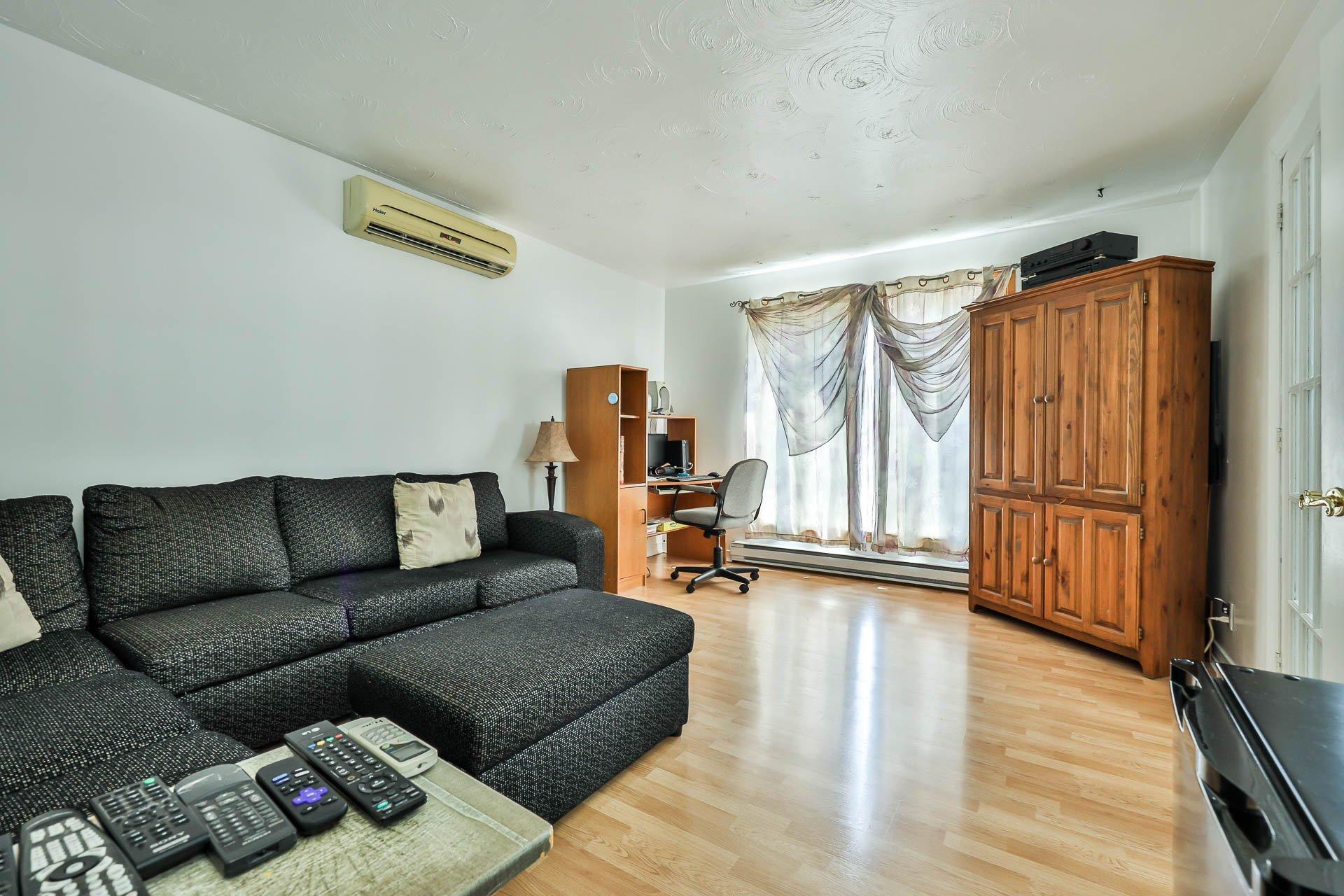 









235


Rue McPike

,
Gatineau (Buckingham),




QC
J8L2J2

