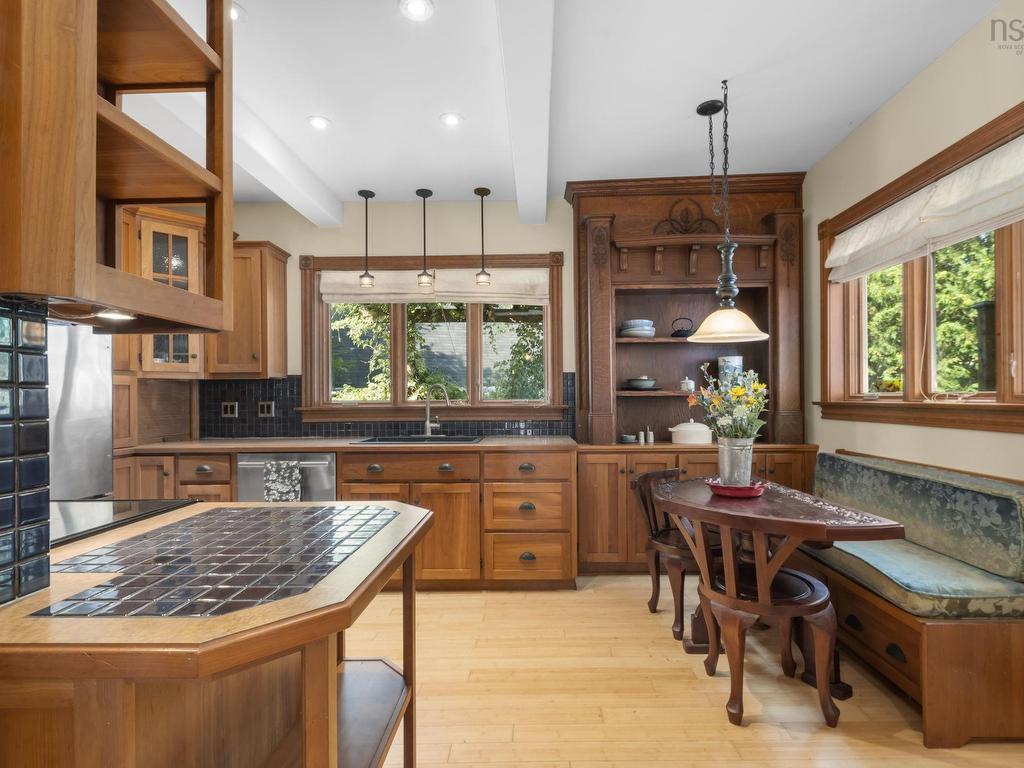 












328 King Street

,
Windsor,




NS
B0N 2T0

