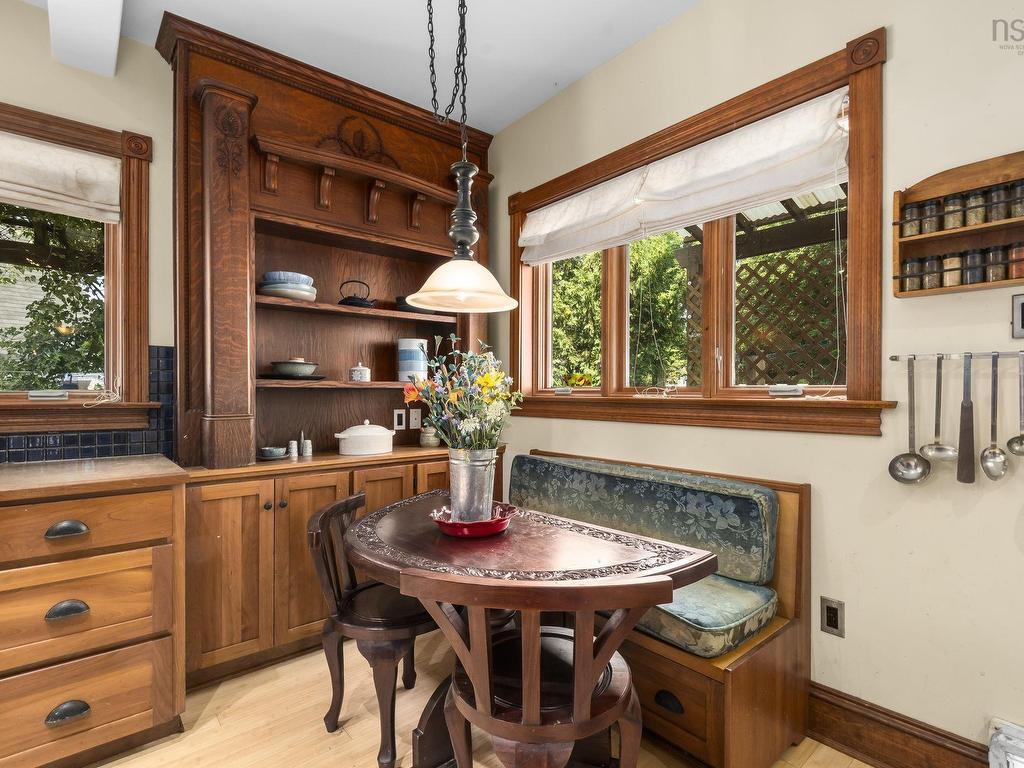












328 King Street

,
Windsor,




NS
B0N 2T0

