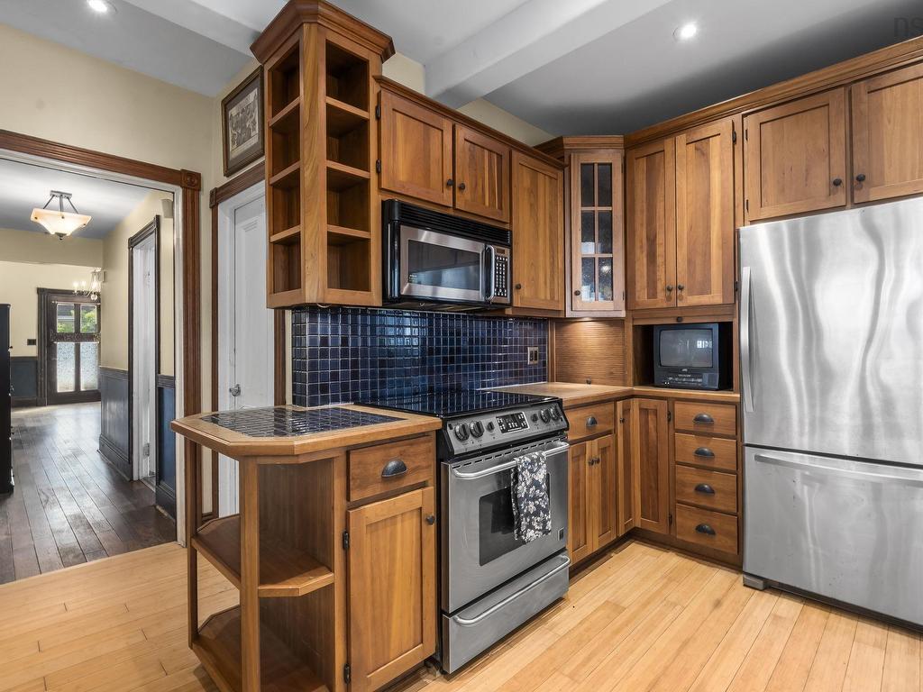 












328 King Street

,
Windsor,




NS
B0N 2T0

