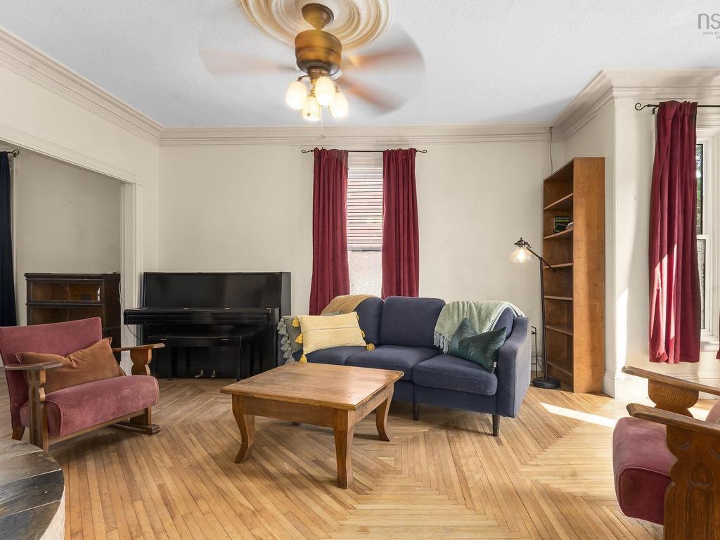 












328 King Street

,
Windsor,




NS
B0N 2T0

