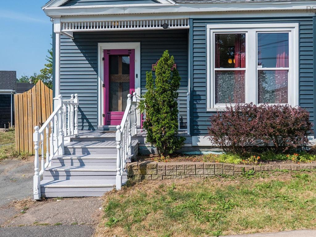 












328 King Street

,
Windsor,




NS
B0N 2T0

