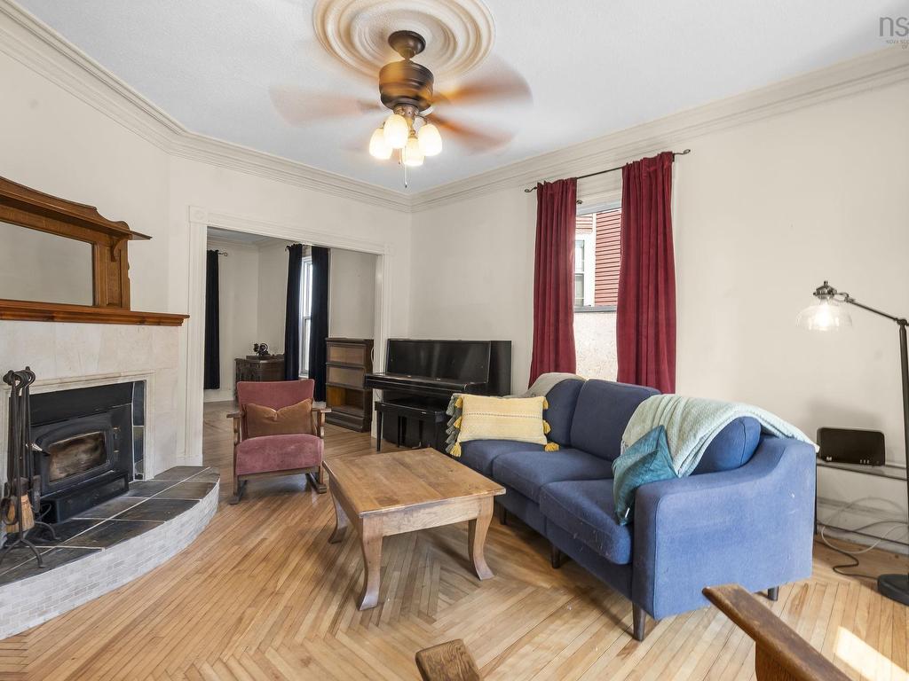 












328 King Street

,
Windsor,




NS
B0N 2T0

