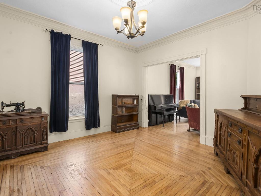 












328 King Street

,
Windsor,




NS
B0N 2T0

