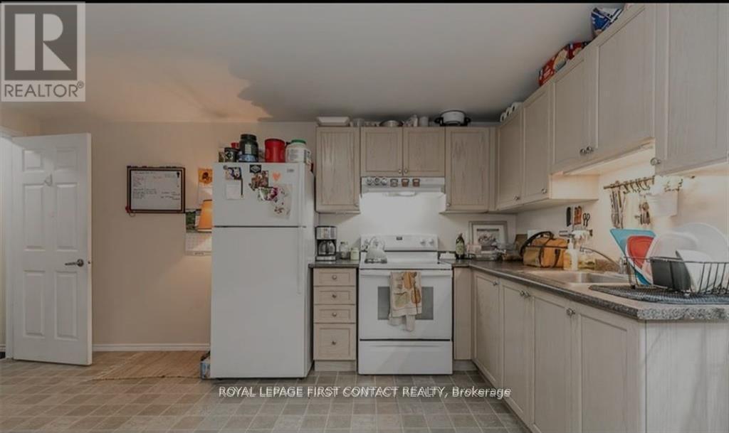 












5 MONIQUE CRESCENT

,
Barrie,




Ontario
L4M6Y3

