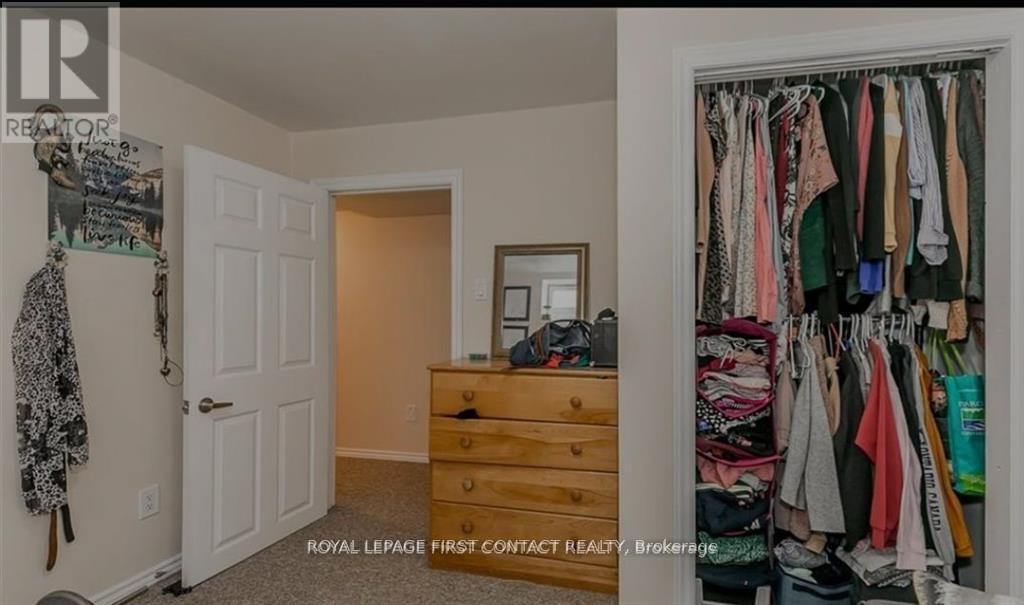 












5 MONIQUE CRESCENT

,
Barrie,




Ontario
L4M6Y3

