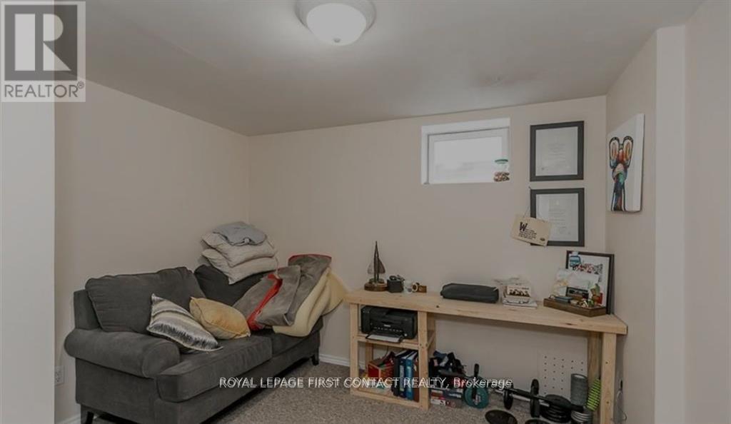 












5 MONIQUE CRESCENT

,
Barrie,




Ontario
L4M6Y3

