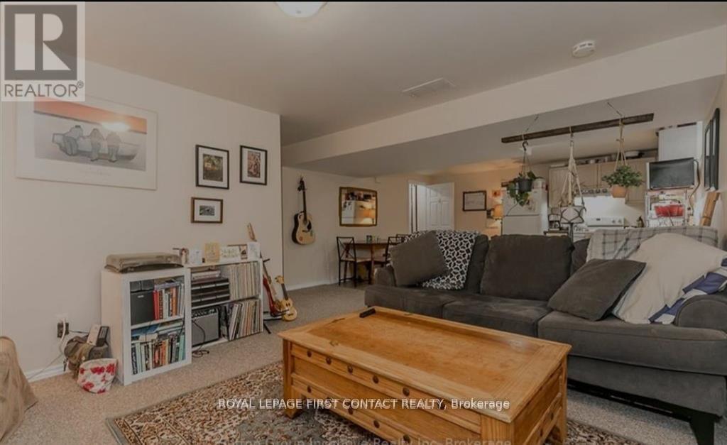 












5 MONIQUE CRESCENT

,
Barrie,




Ontario
L4M6Y3

