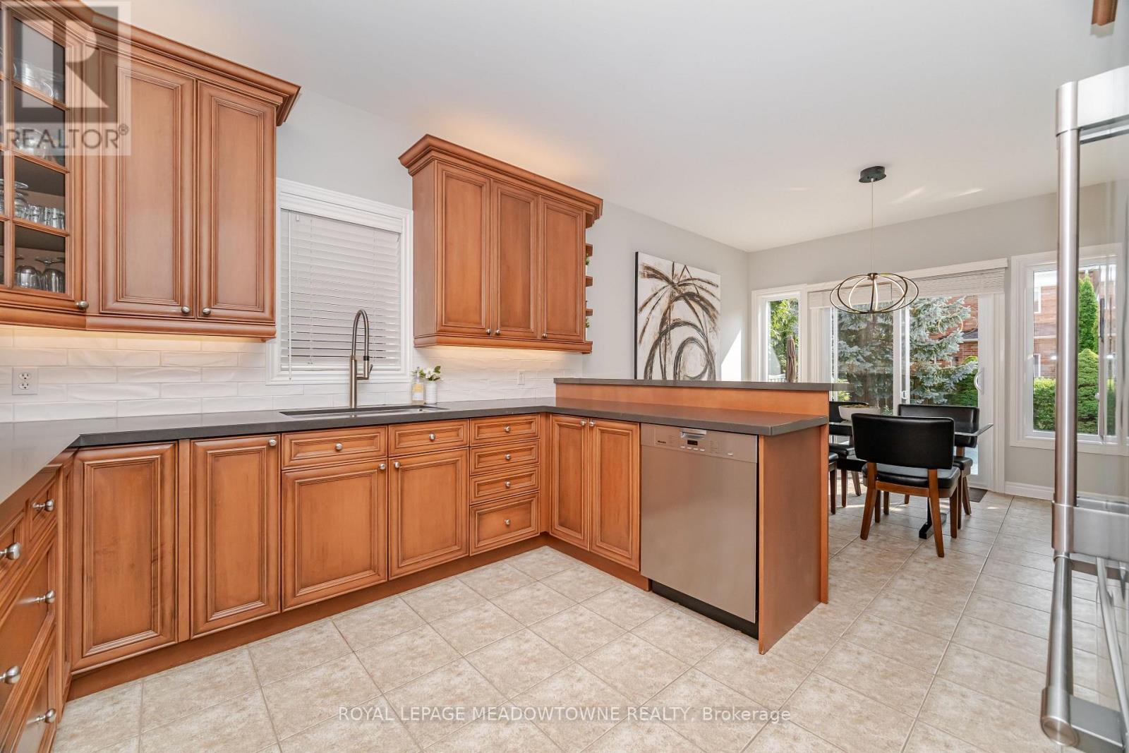 












6756 EARLY SETTLER ROW

,
Mississauga,




Ontario
L5W1J3


