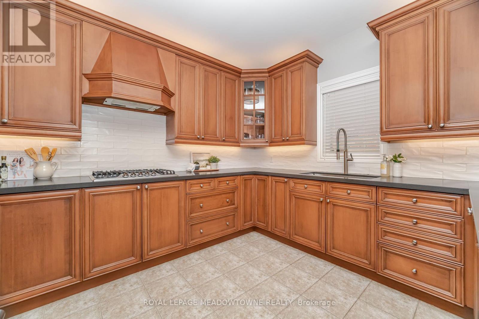 












6756 EARLY SETTLER ROW

,
Mississauga,




Ontario
L5W1J3


