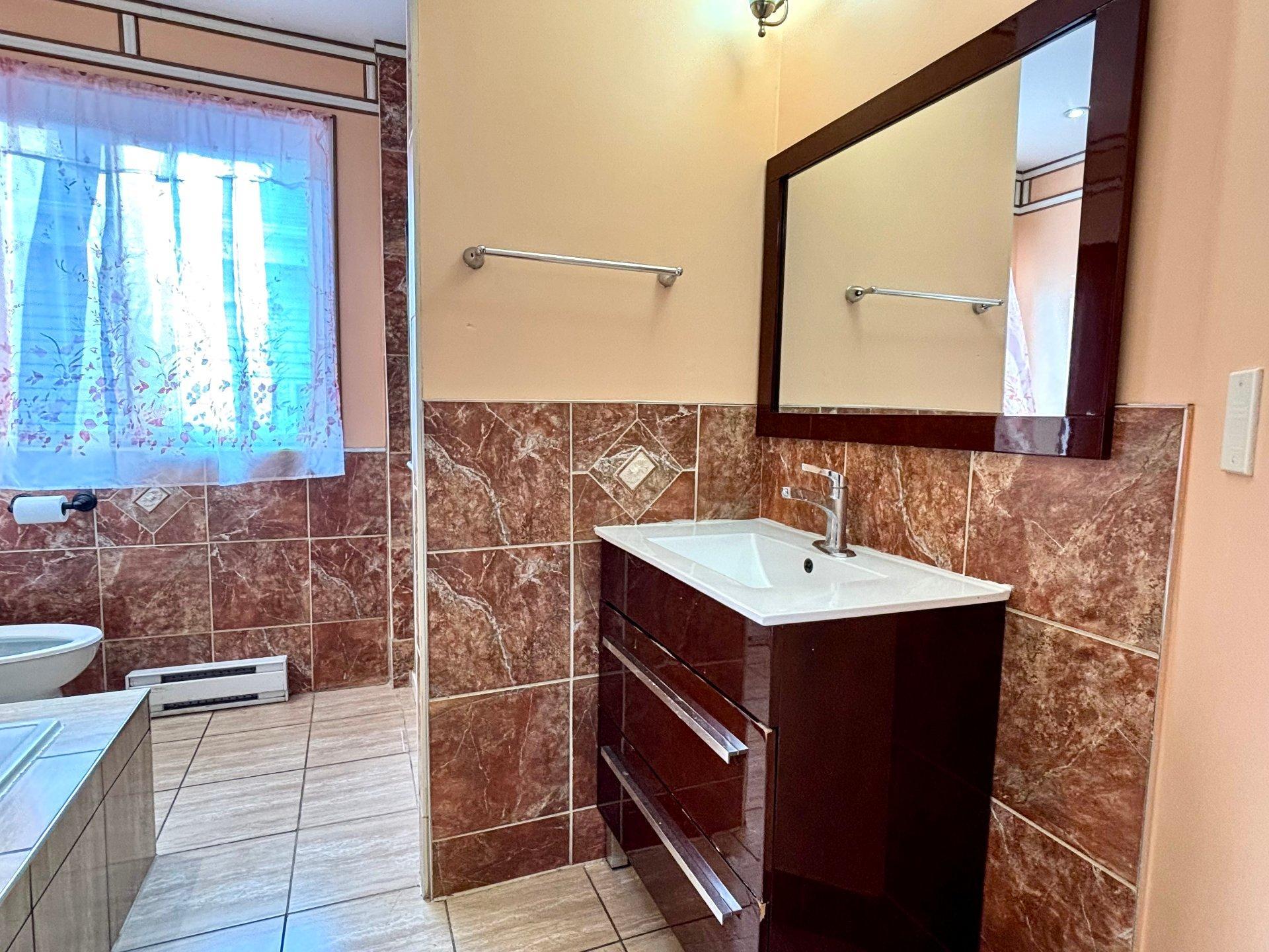 









2696


Rue des Perce-Neige

,
Vaudreuil-Dorion,




QC
J7V8Y4

