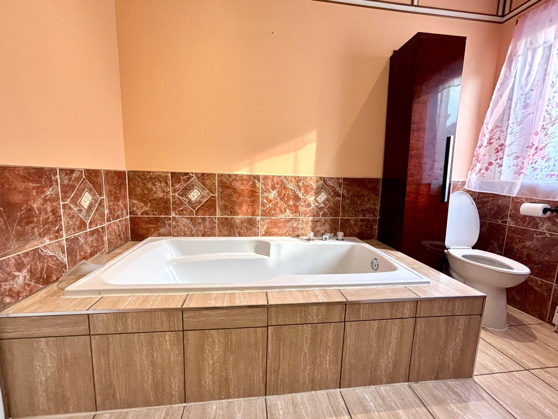 









2696


Rue des Perce-Neige

,
Vaudreuil-Dorion,




QC
J7V8Y4

