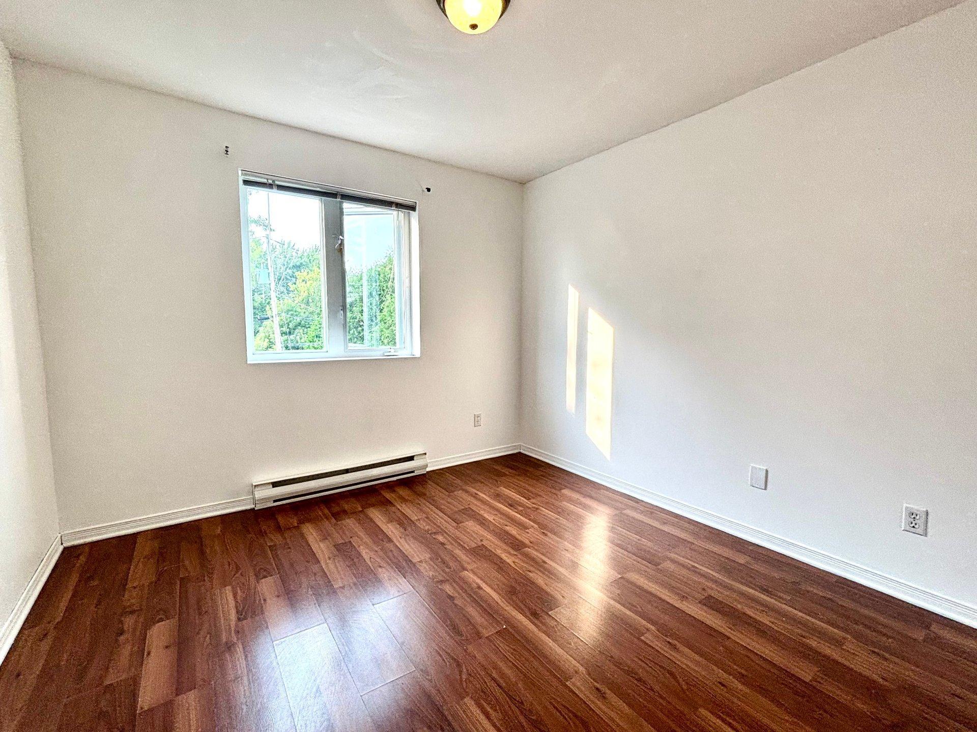 









2696


Rue des Perce-Neige

,
Vaudreuil-Dorion,




QC
J7V8Y4

